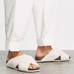 Steve Madden Curley Faux Fur Fuzzy Cream Slip On Crisscross Sandals NWOT 10